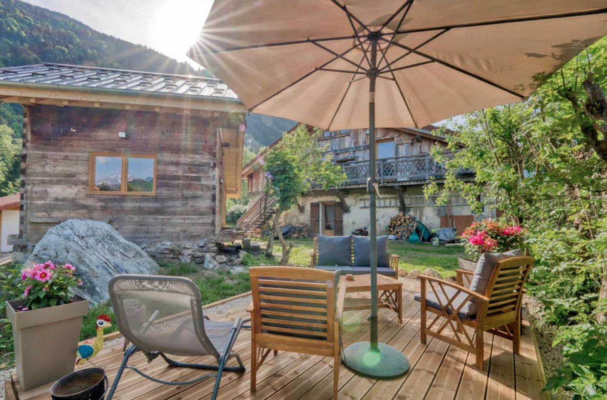Chalet Mazot Savoyard Situe A 25 Kms De Chamonix *